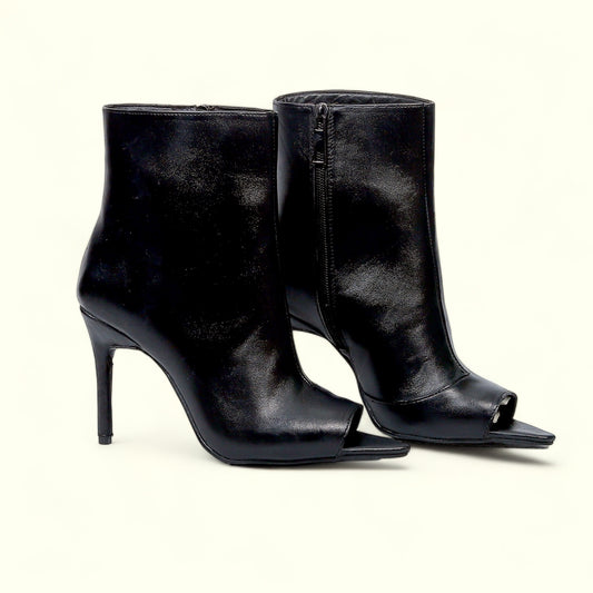 Dacuir Elegance Series Black Stylish Heeled Boots – Fashion Forward and Unapologetically Bold